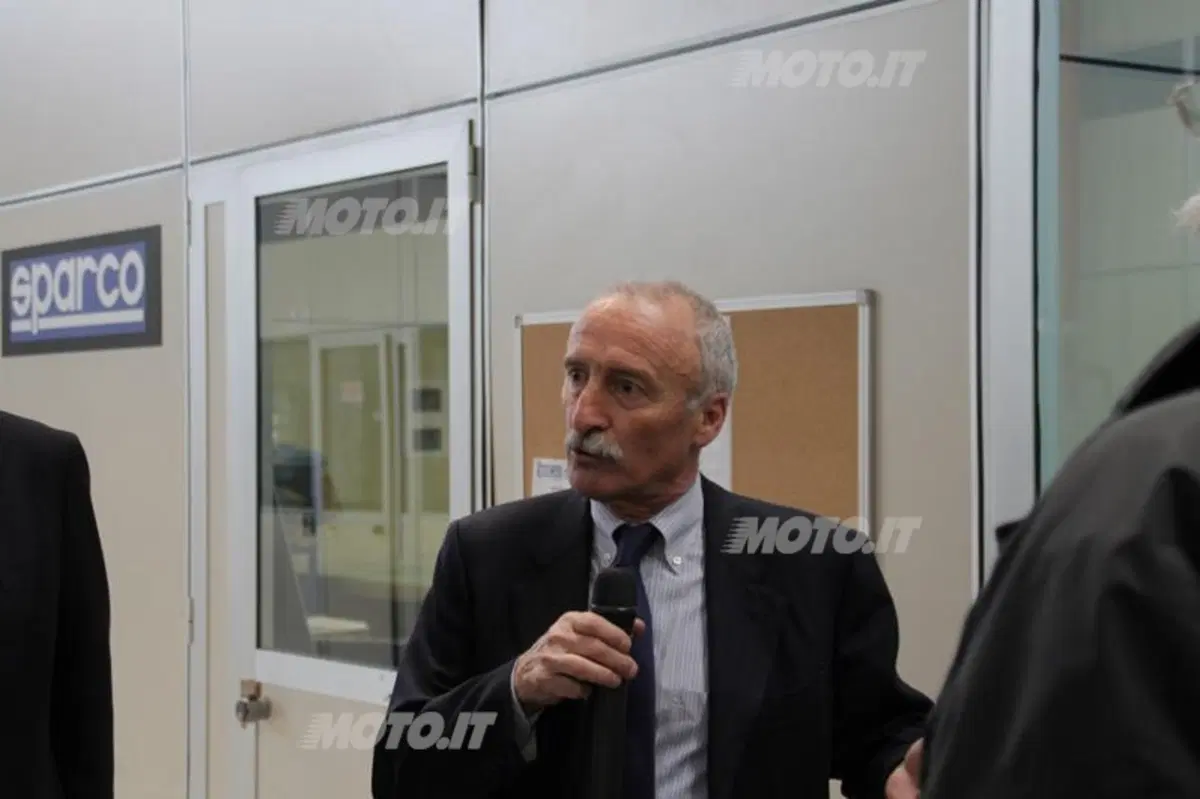 Sparco: come nascono le componenti in fibra di carbonio (10)
