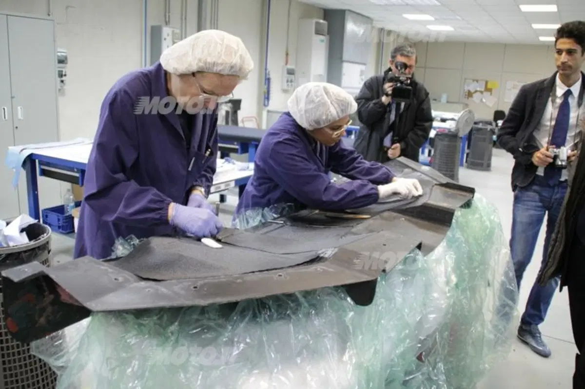 Sparco: come nascono le componenti in fibra di carbonio (14)