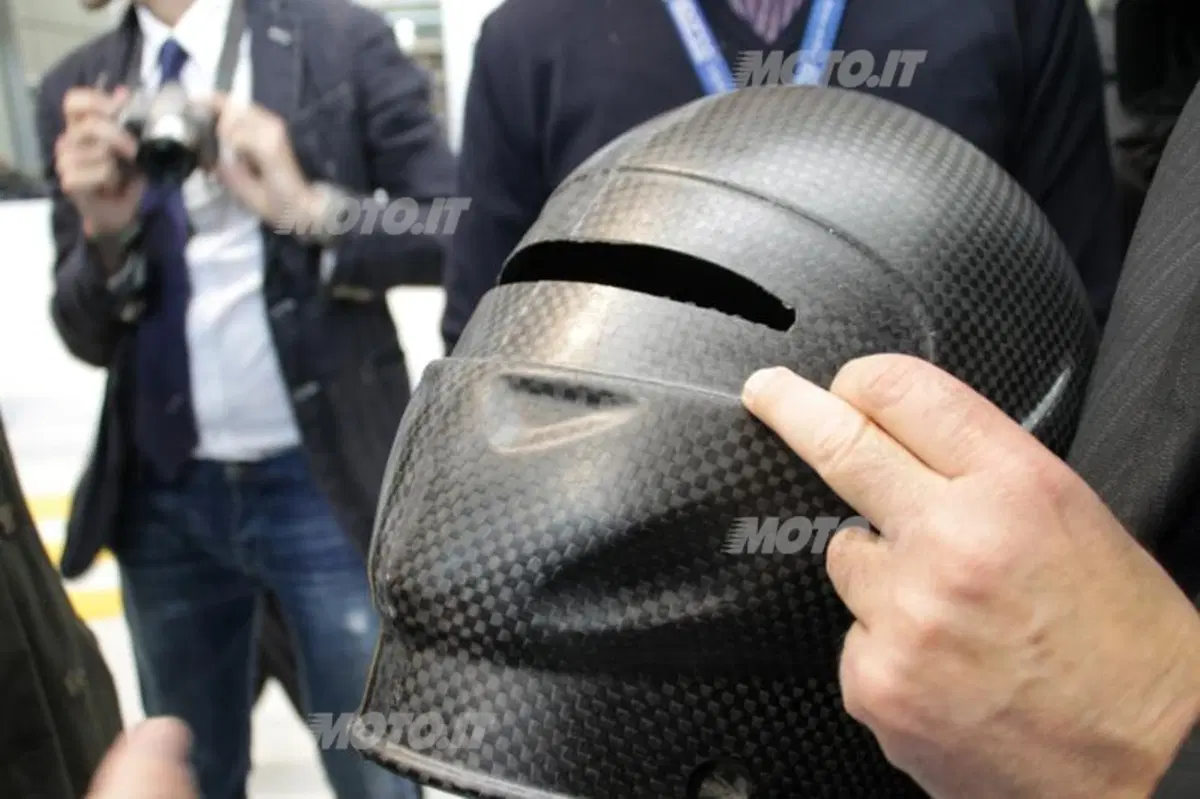 Sparco: come nascono le componenti in fibra di carbonio (18)