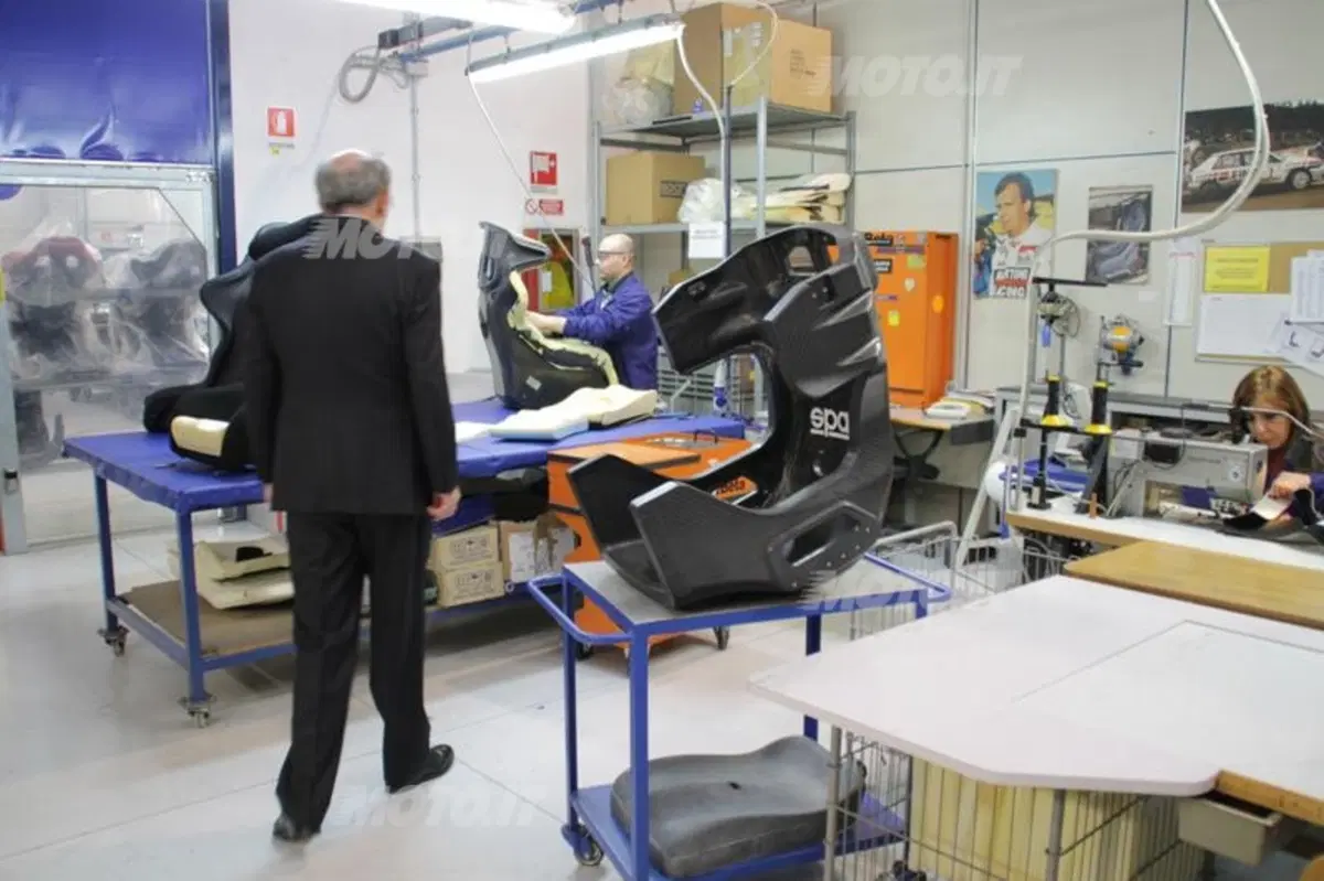 Sparco: come nascono le componenti in fibra di carbonio (27)
