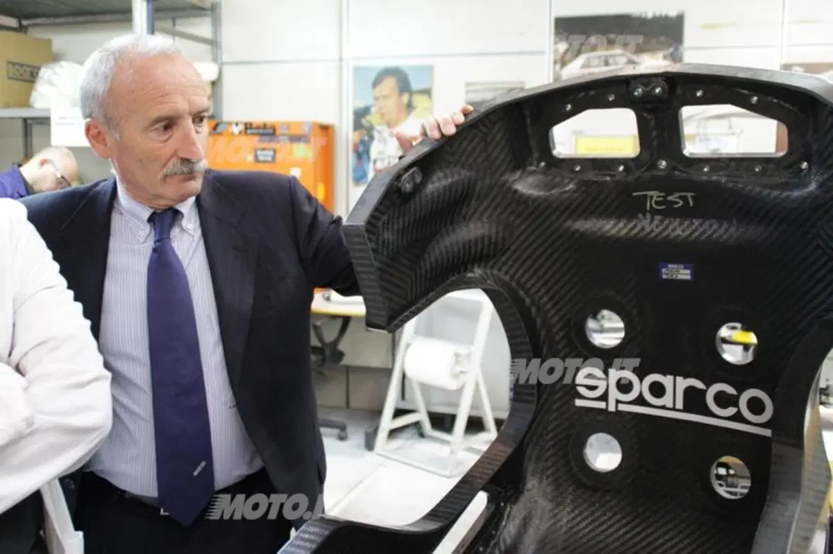 Sparco: come nascono le componenti in fibra di carbonio (37)