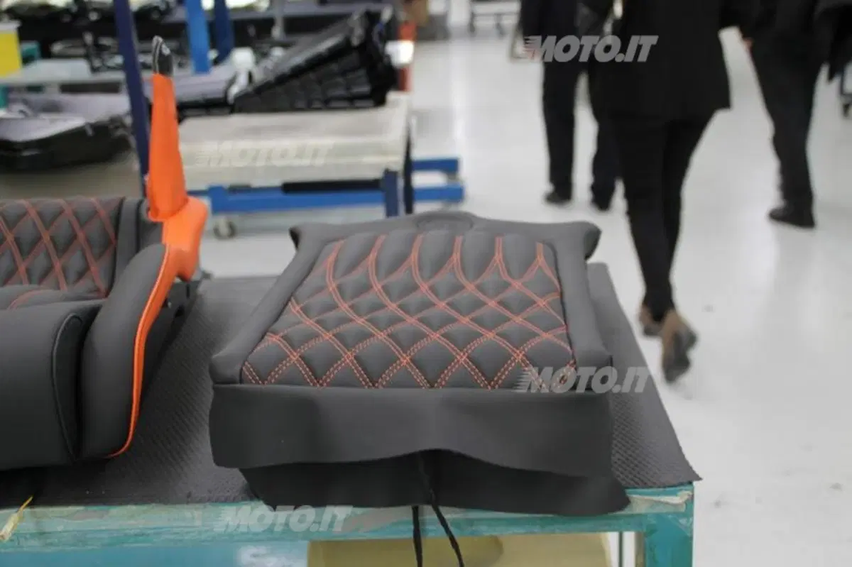 Sparco: come nascono le componenti in fibra di carbonio (40)