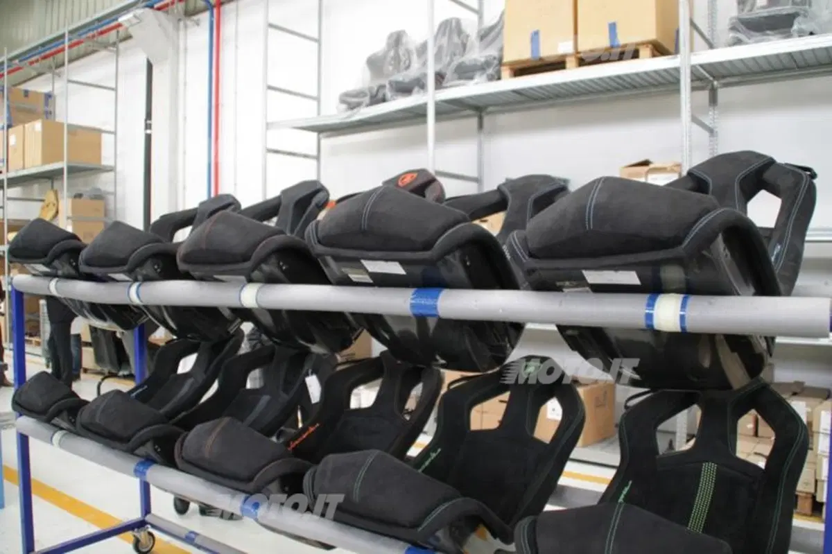 Sparco: come nascono le componenti in fibra di carbonio (46)