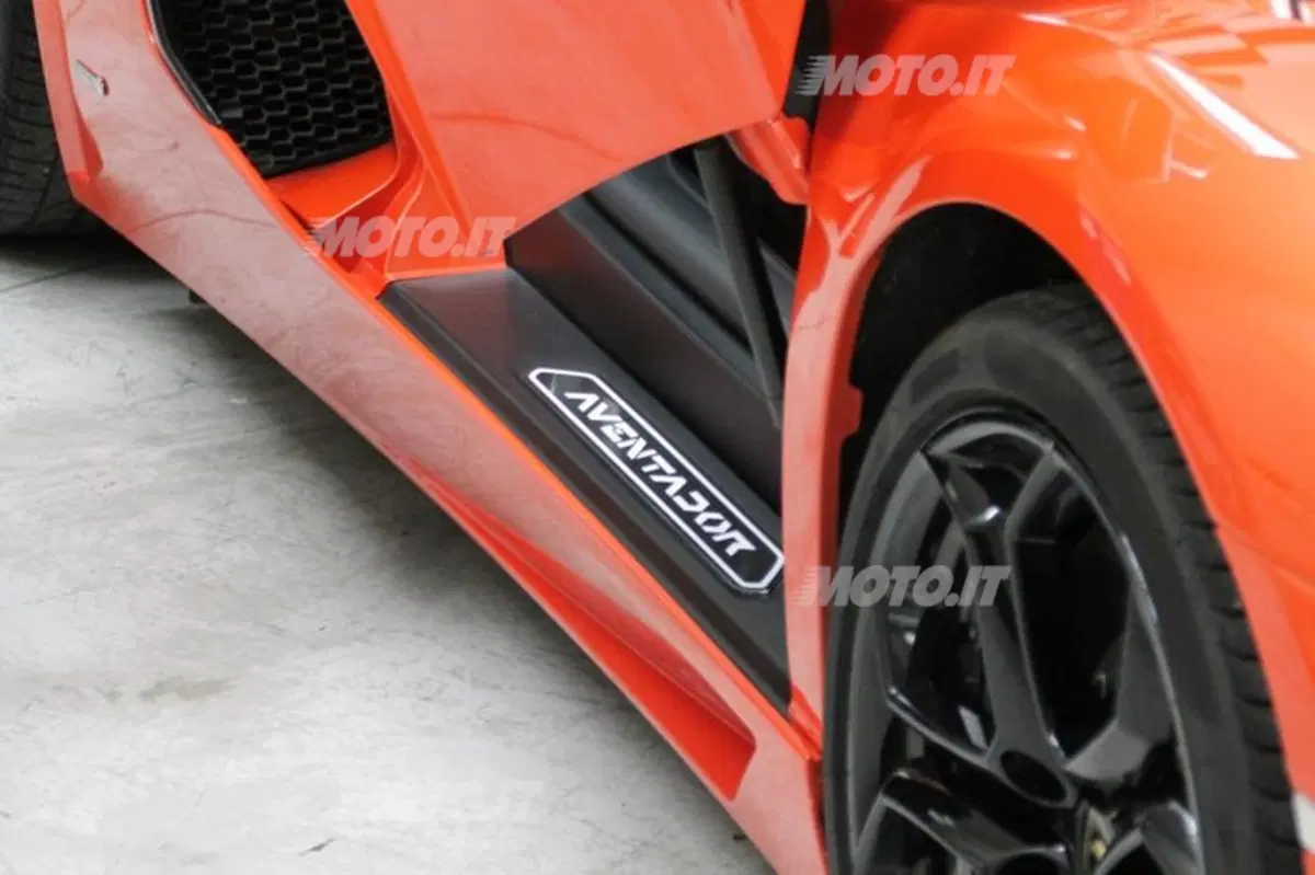 Sparco: come nascono le componenti in fibra di carbonio (53)