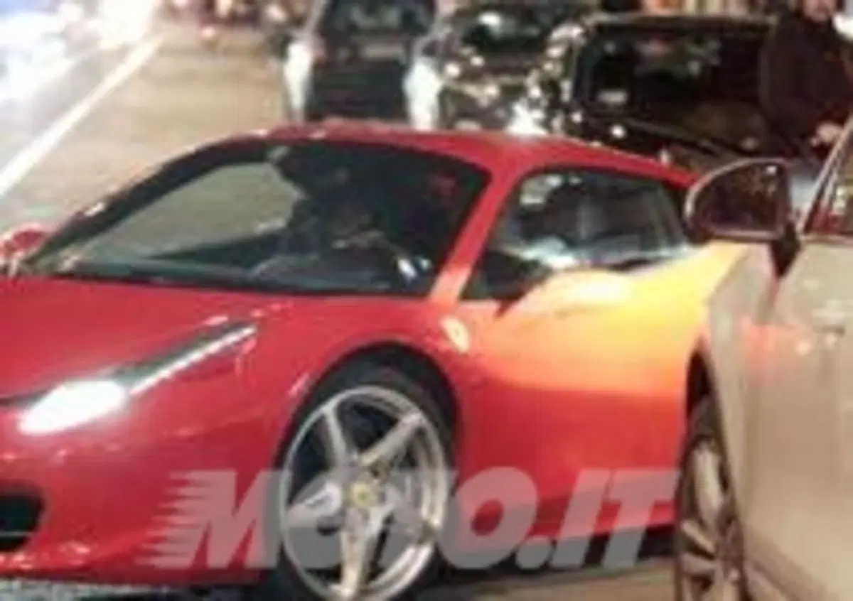 Mario Balotelli: eccolo al volante della Ferrari 458 Italia