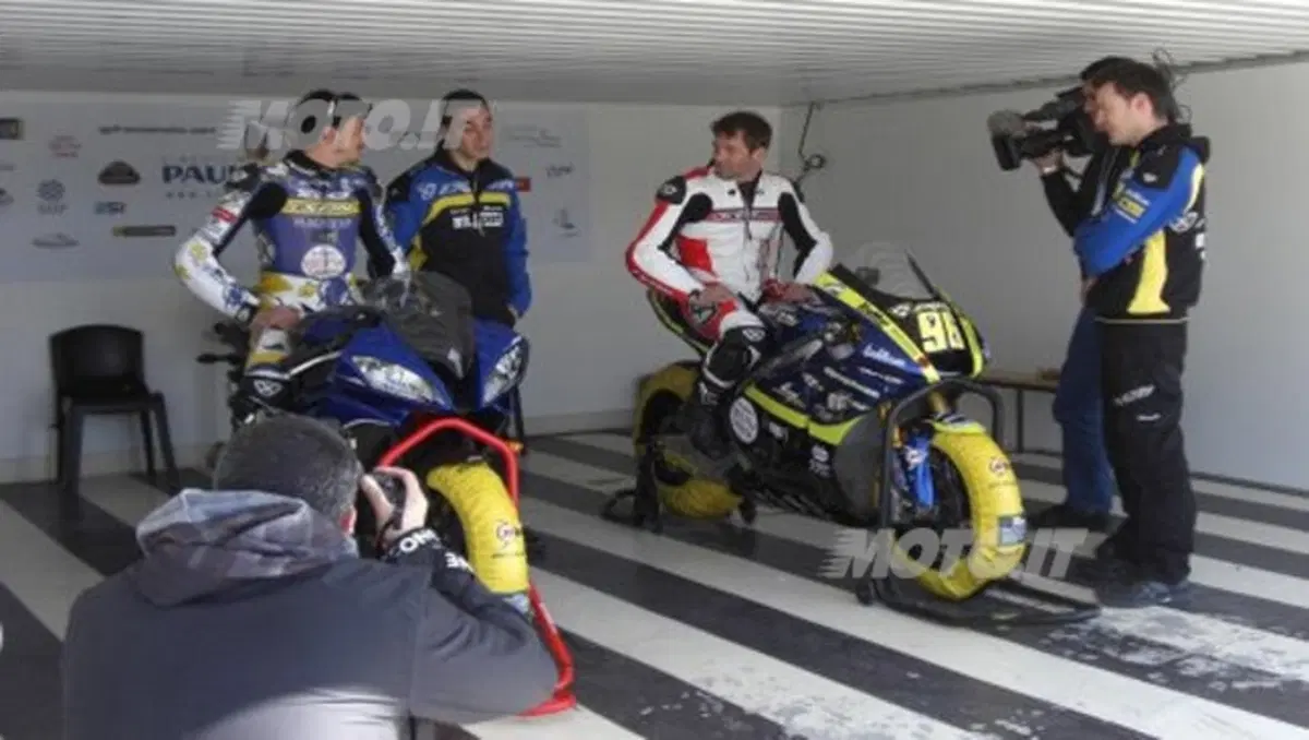 Loeb in pista con la Moto2 del Team Tech3 (2)