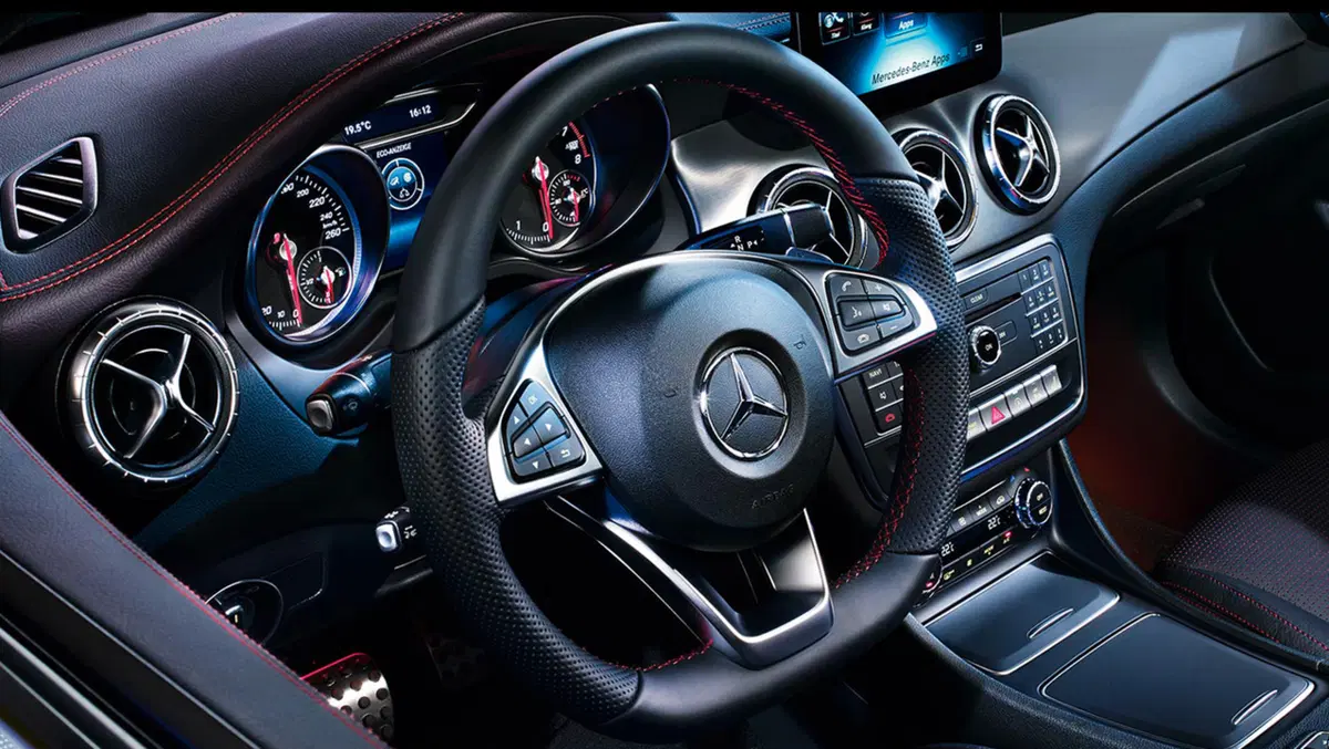 Mercedes-Benz CLA 180 Premium (4)