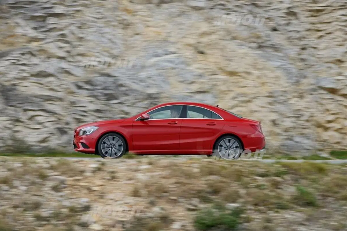 Mercedes-Benz CLA (18)