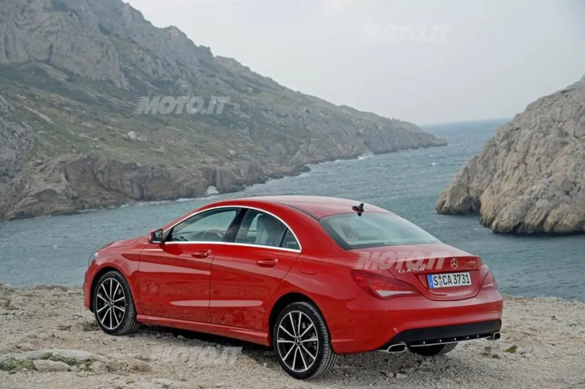 Mercedes-Benz CLA (19)