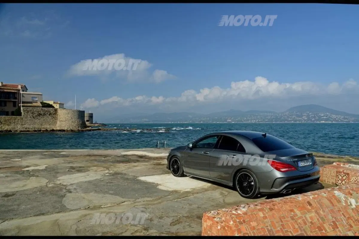 Mercedes-Benz CLA (38)