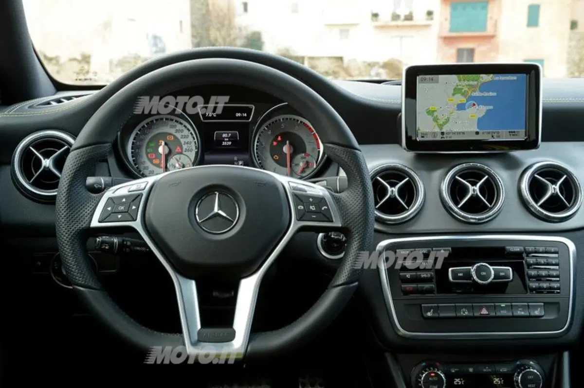 Mercedes-Benz CLA (45)