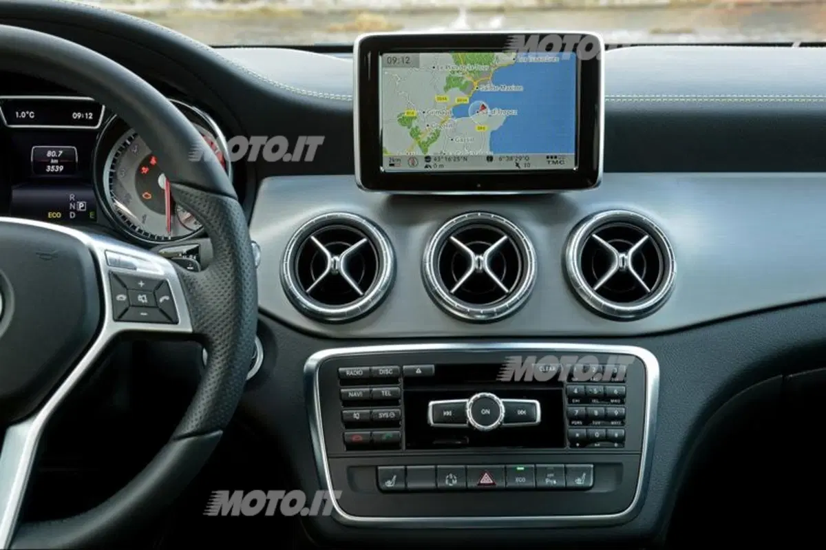 Mercedes-Benz CLA (53)