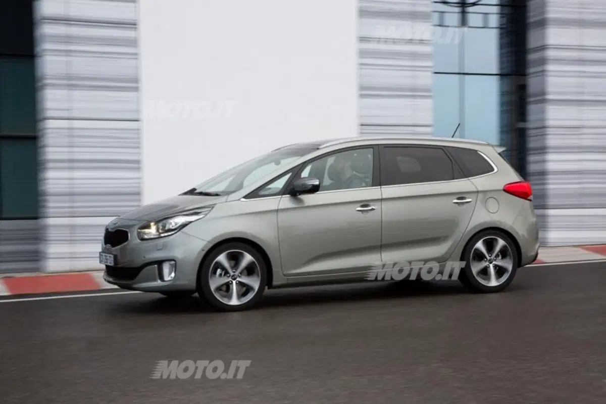 Kia Carens (3)