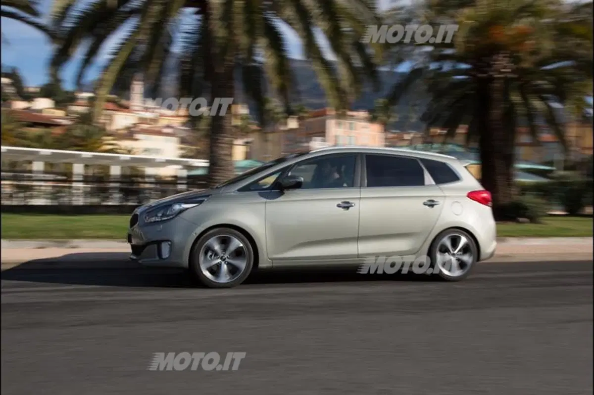Kia Carens (6)