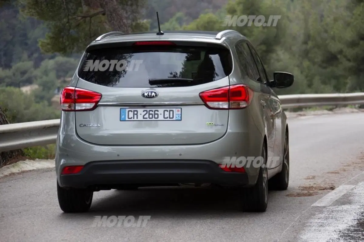 Kia Carens (8)