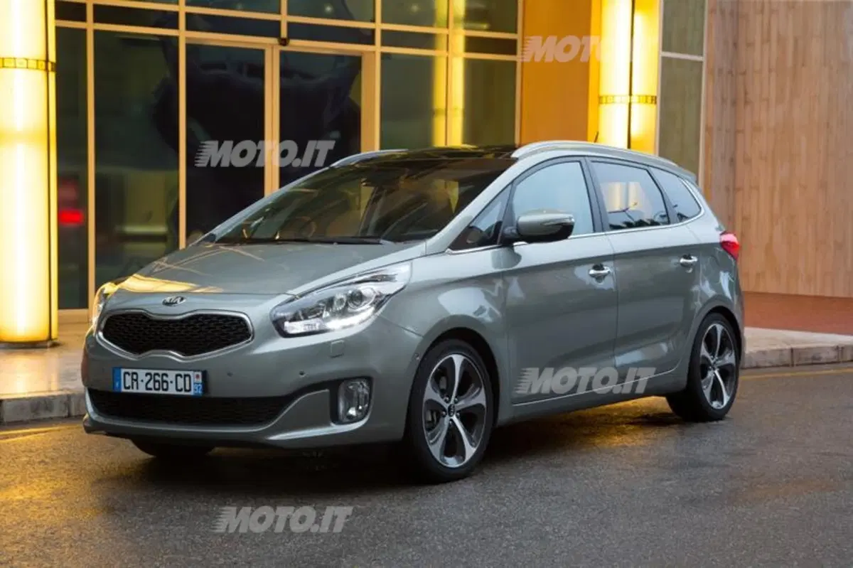 Kia Carens (11)