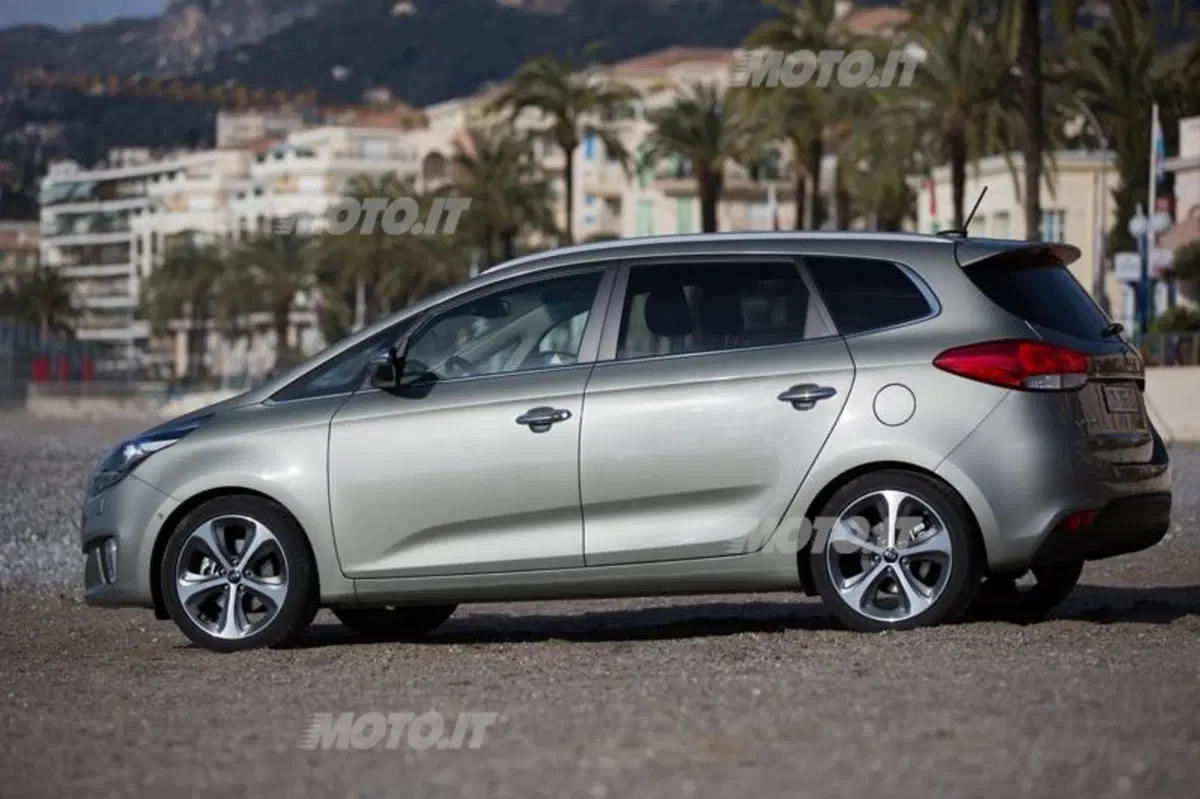 Kia Carens (14)