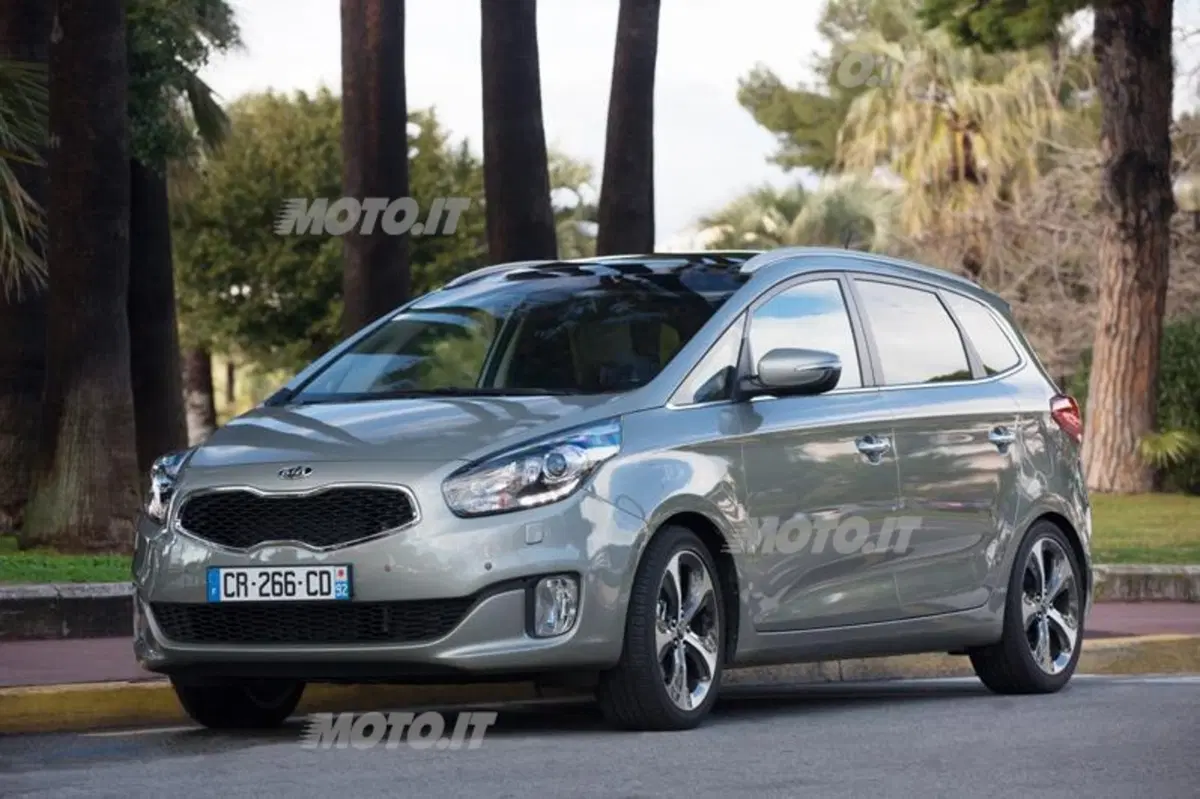 Kia Carens (15)