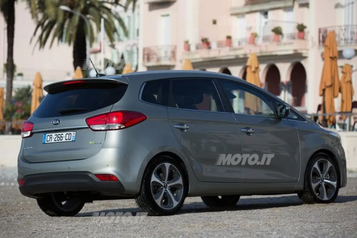 Kia Carens (17)