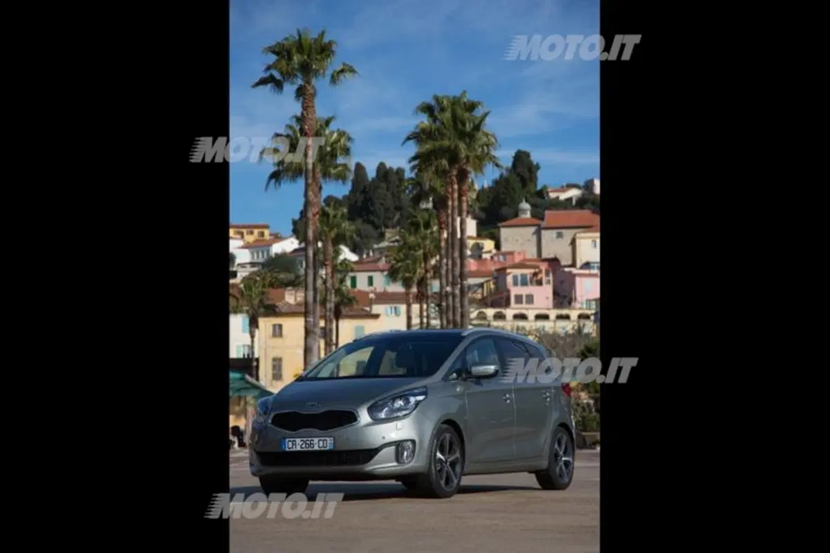 Kia Carens (18)