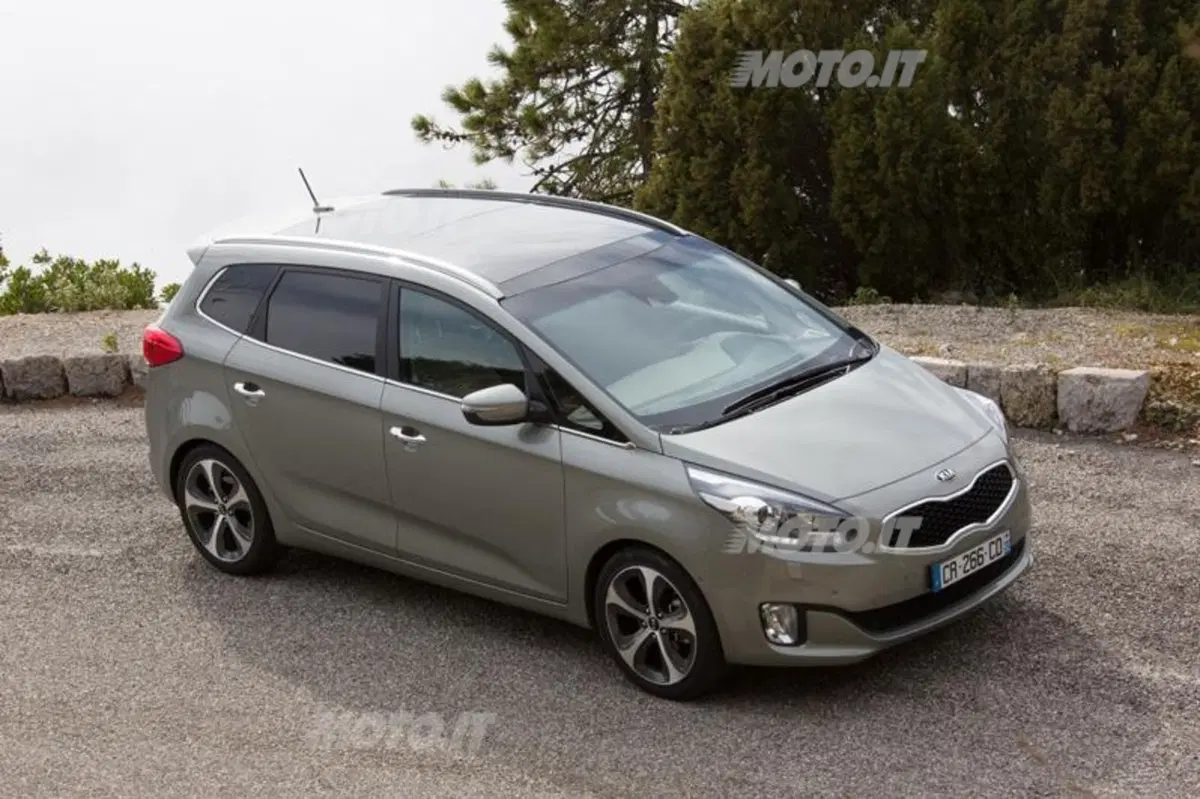 Kia Carens (19)