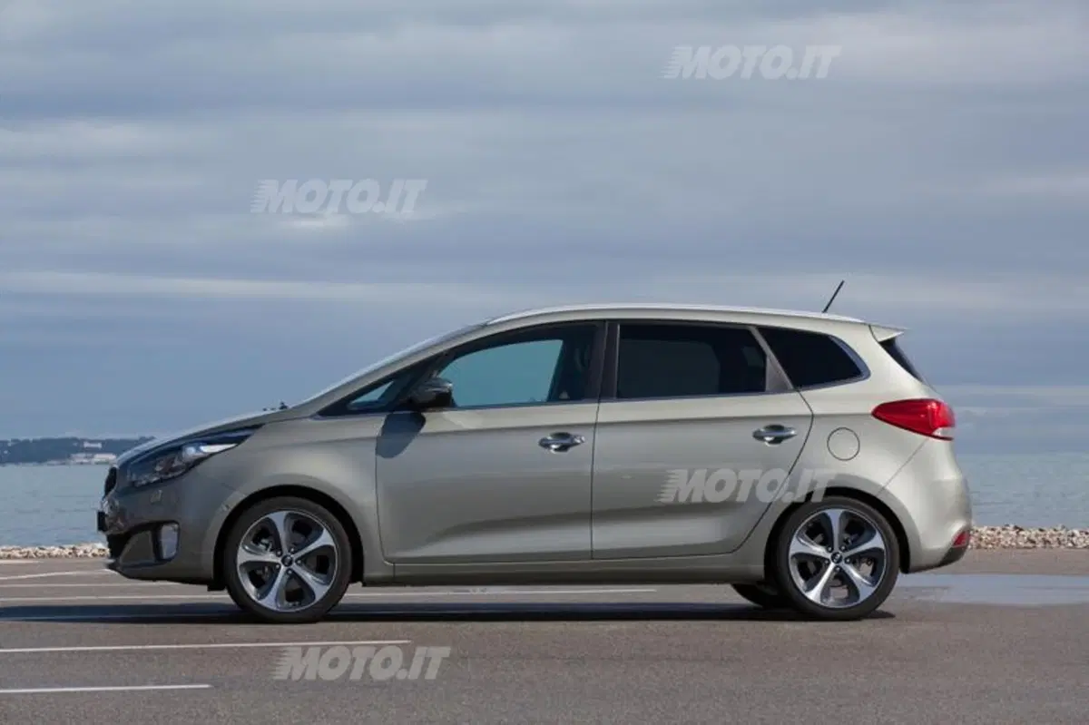 Kia Carens (20)