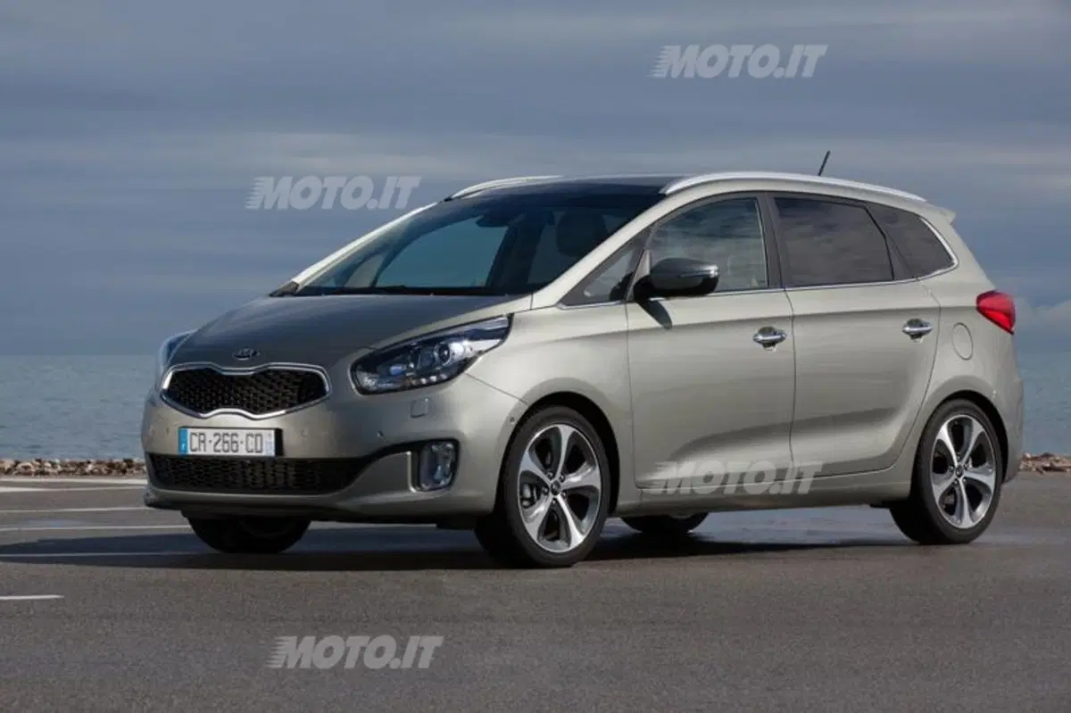 Kia Carens (22)