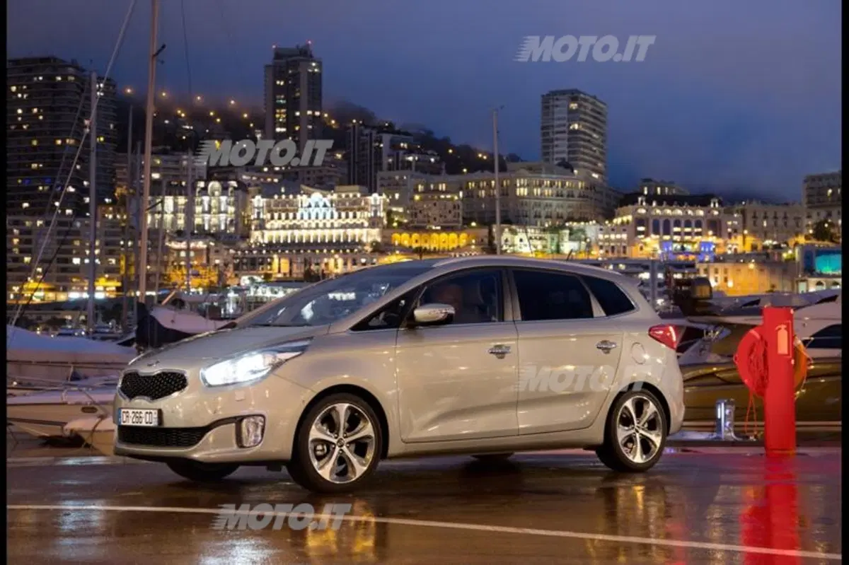 Kia Carens (24)