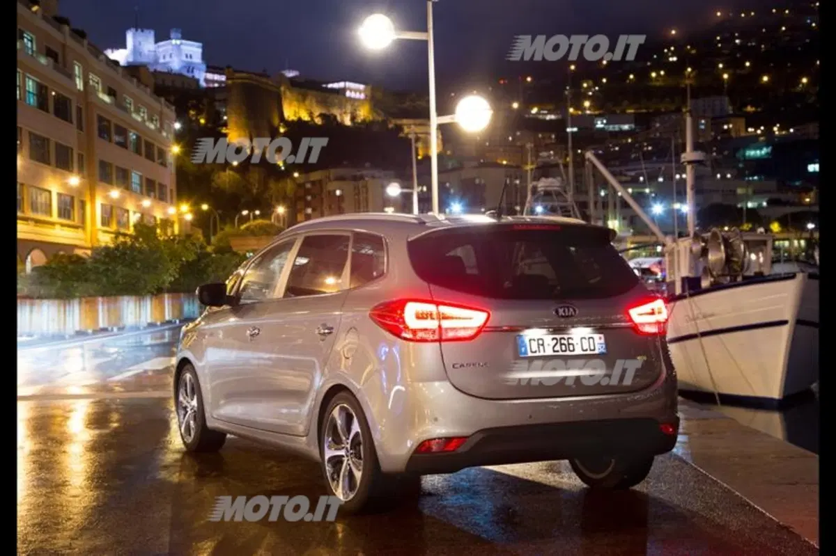 Kia Carens (26)