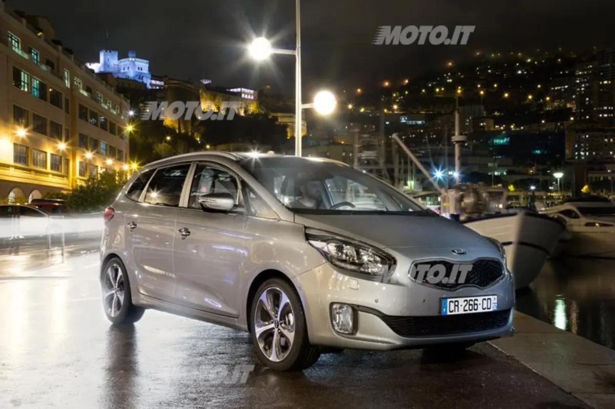 Kia Carens (27)