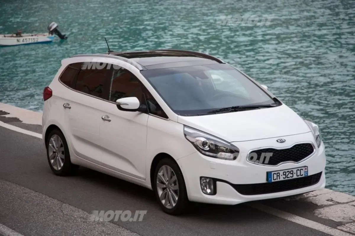Kia Carens (28)