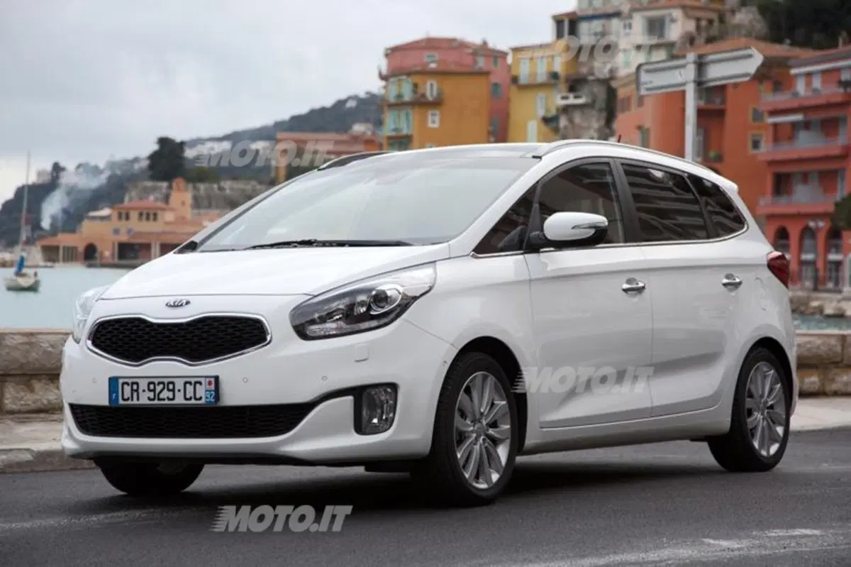Kia Carens (29)