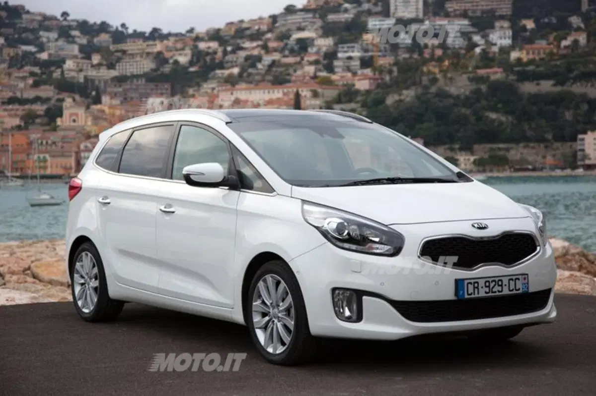 Kia Carens (30)