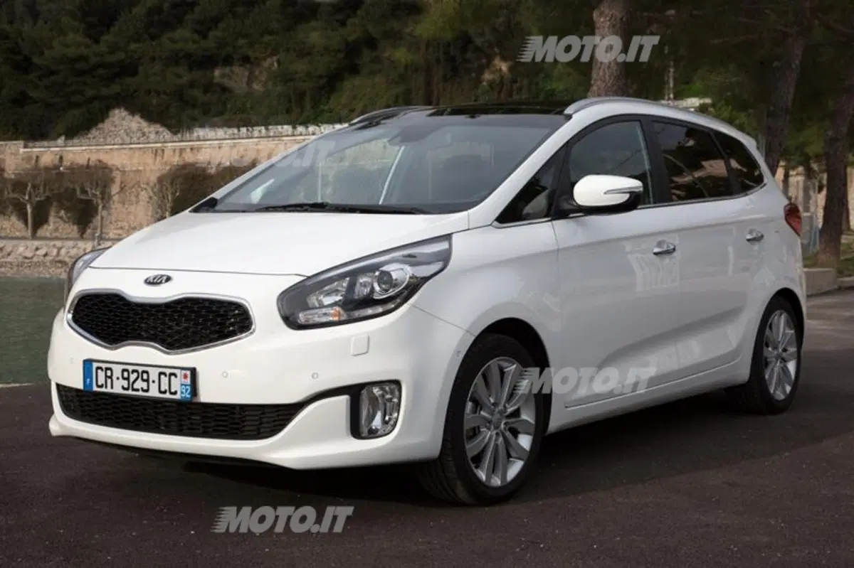 Kia Carens (31)
