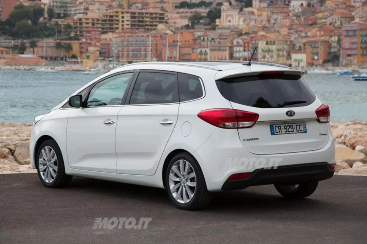 Kia Carens (32)