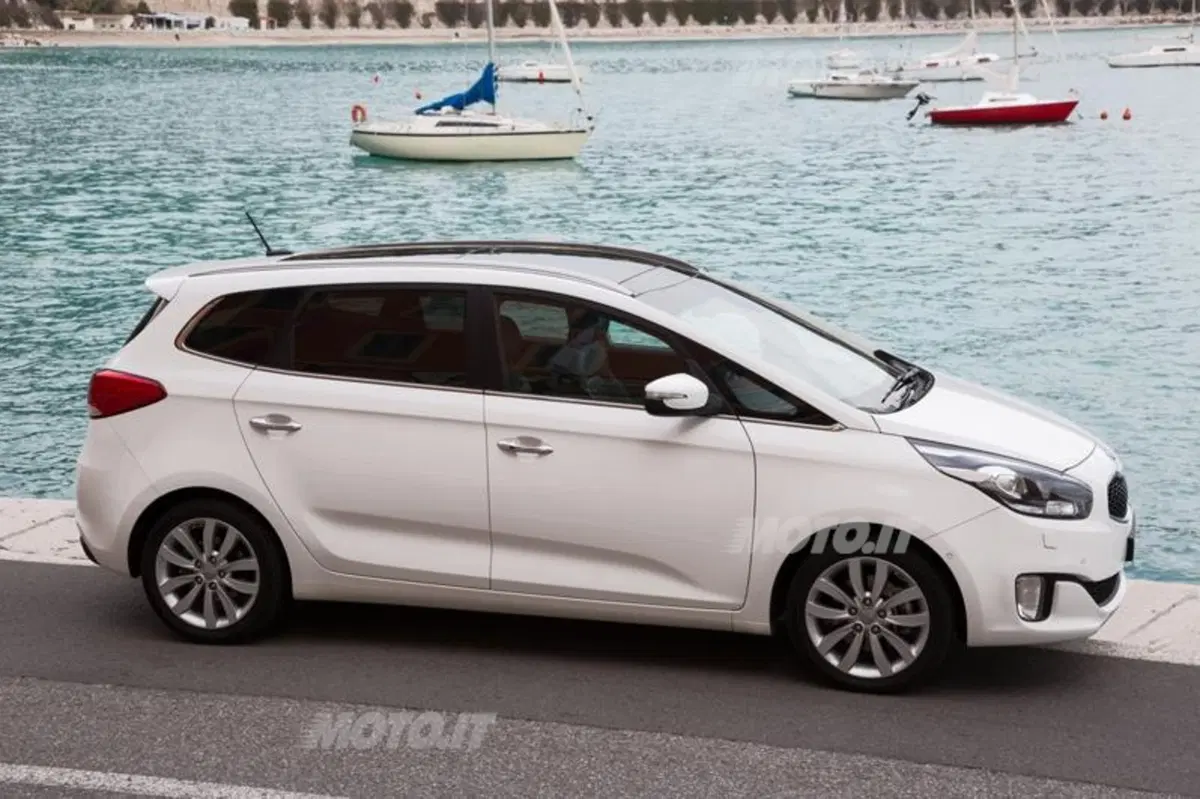 Kia Carens (33)