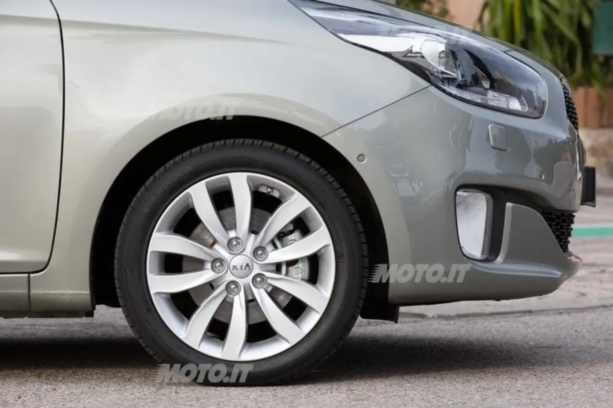 Kia Carens (37)