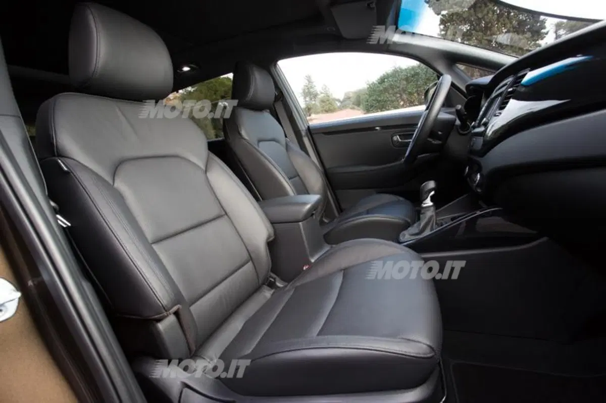 Kia Carens (43)