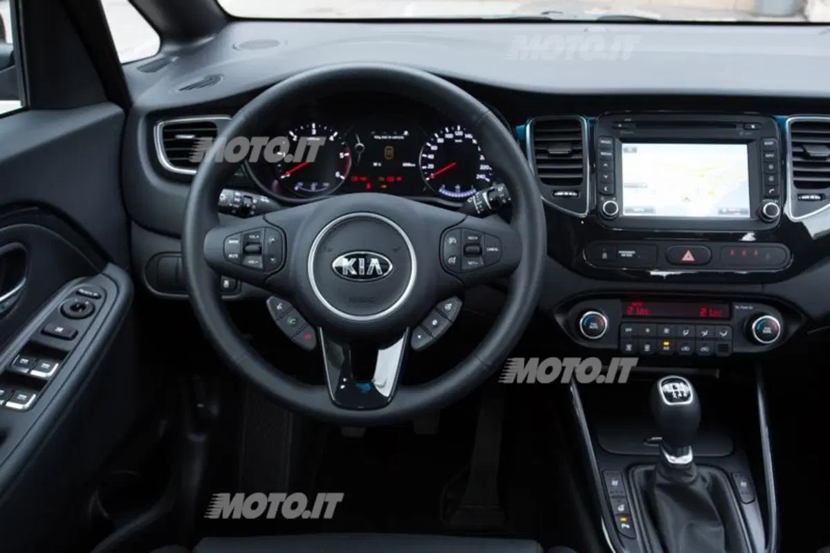 Kia Carens (46)