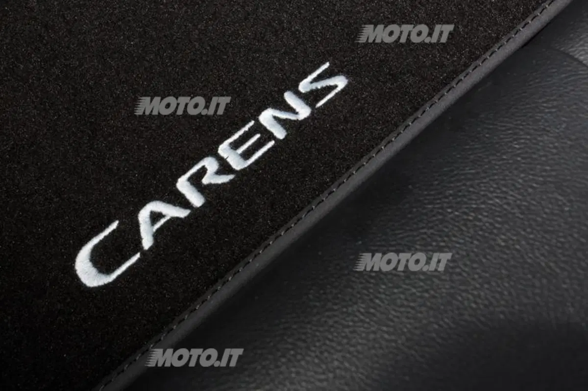 Kia Carens (61)