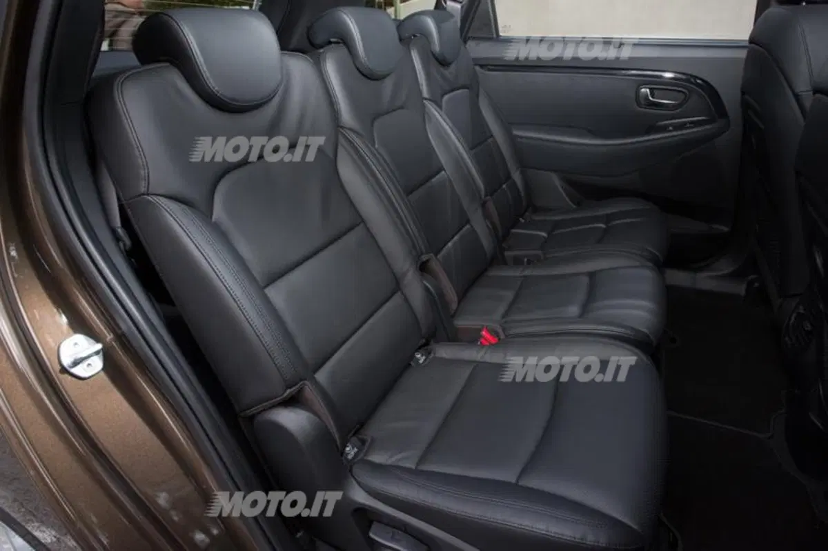 Kia Carens (65)
