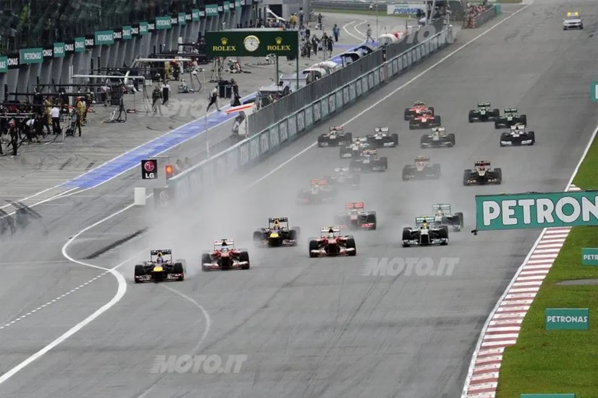 Alonso: la fotosequenza dell'incidente di Sepang