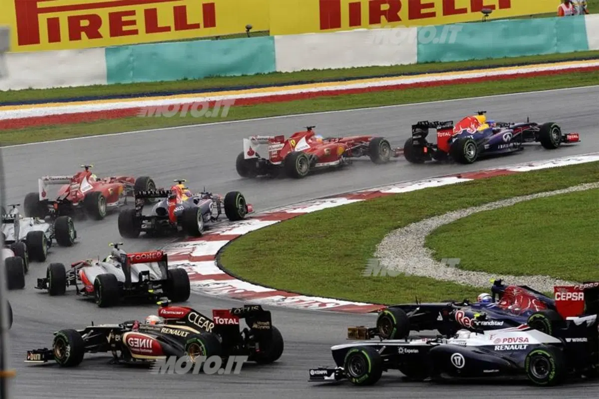 Alonso: la fotosequenza dell'incidente di Sepang (2)