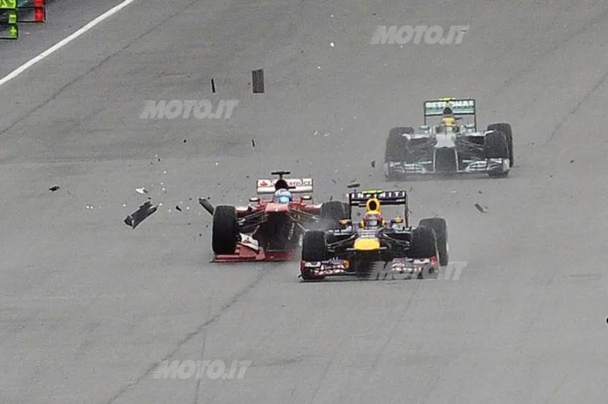 Alonso: la fotosequenza dell'incidente di Sepang (4)