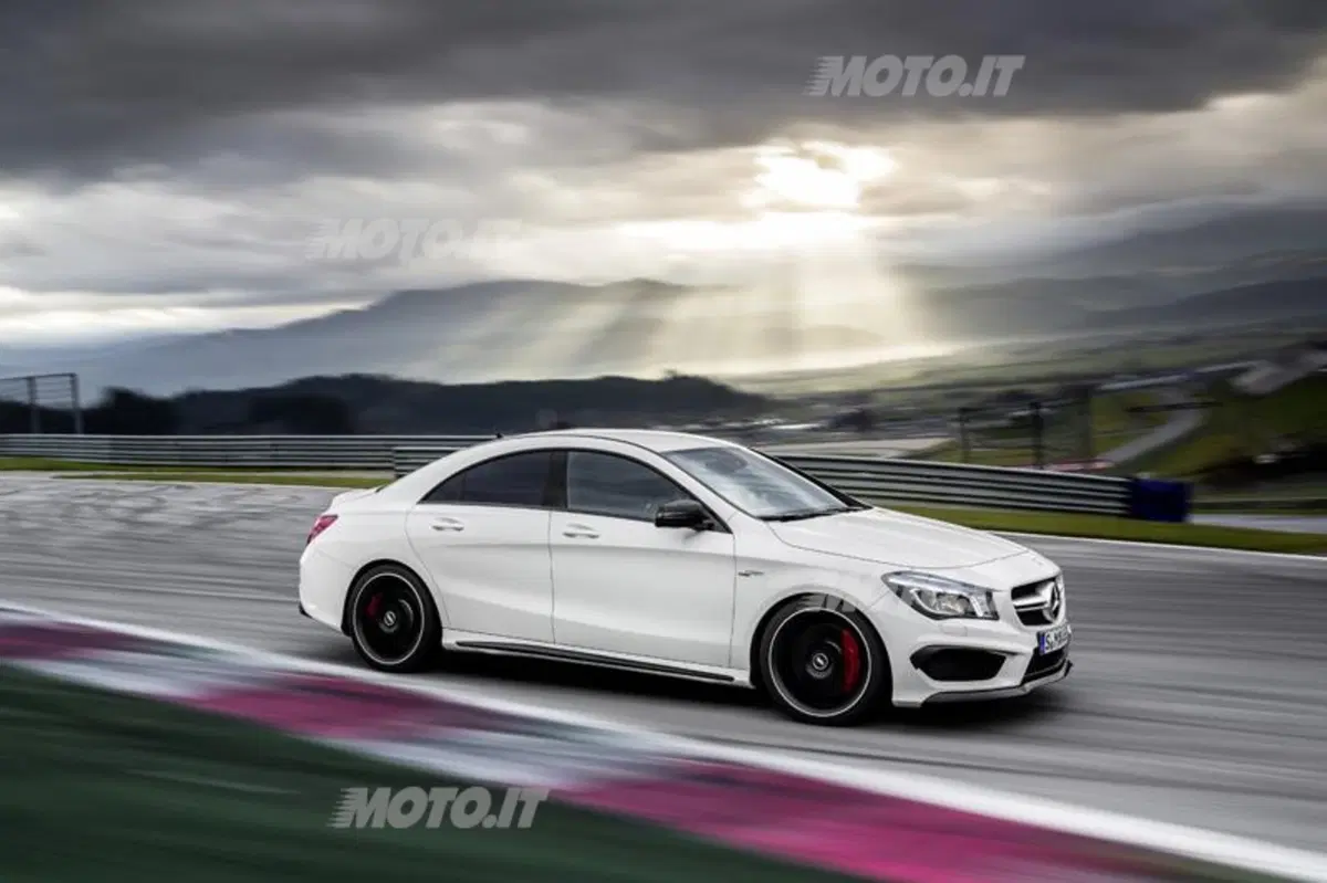 Mercedes CLA 45 AMG: tutti i dati ufficiali (11)
