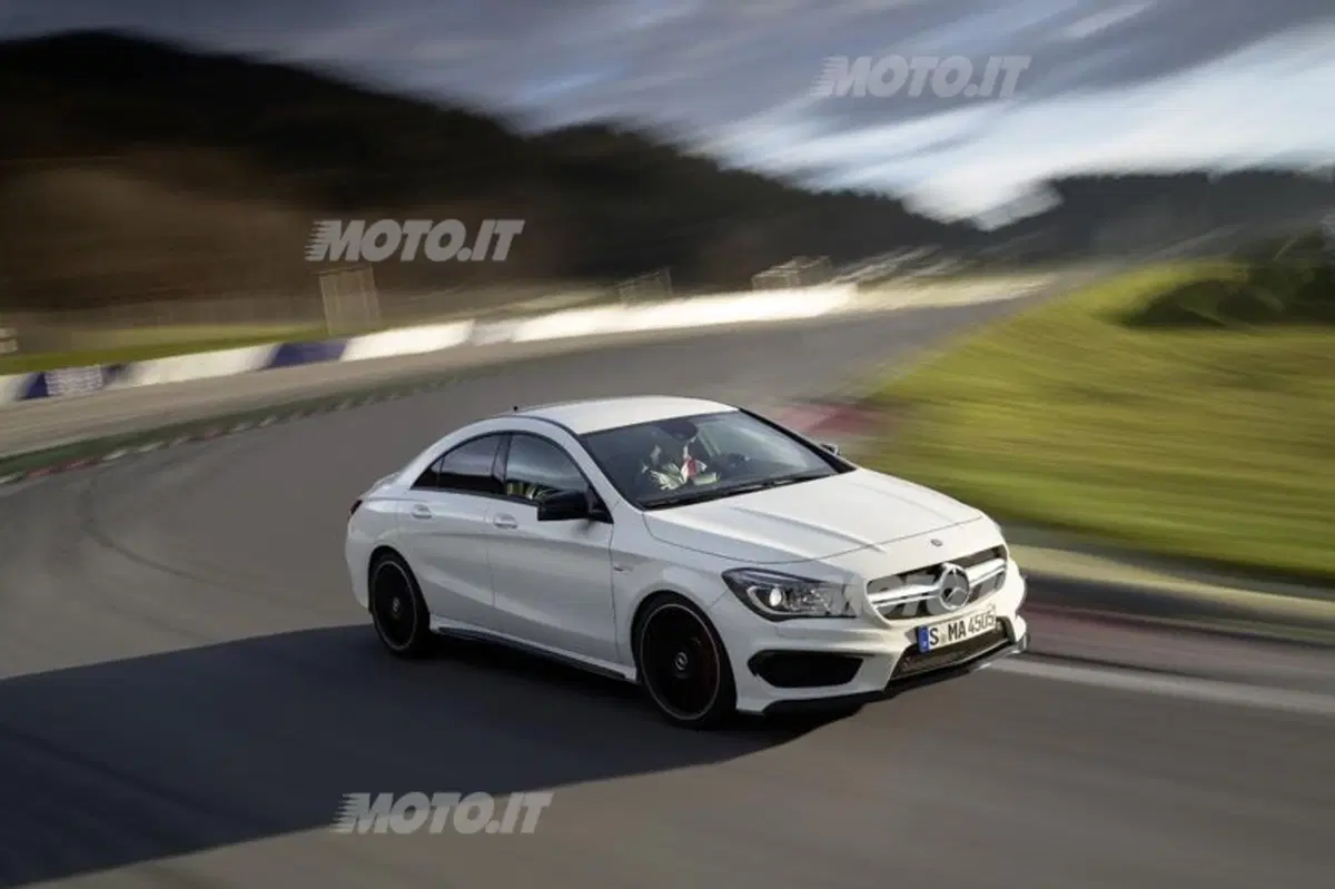 Mercedes CLA 45 AMG: tutti i dati ufficiali (13)