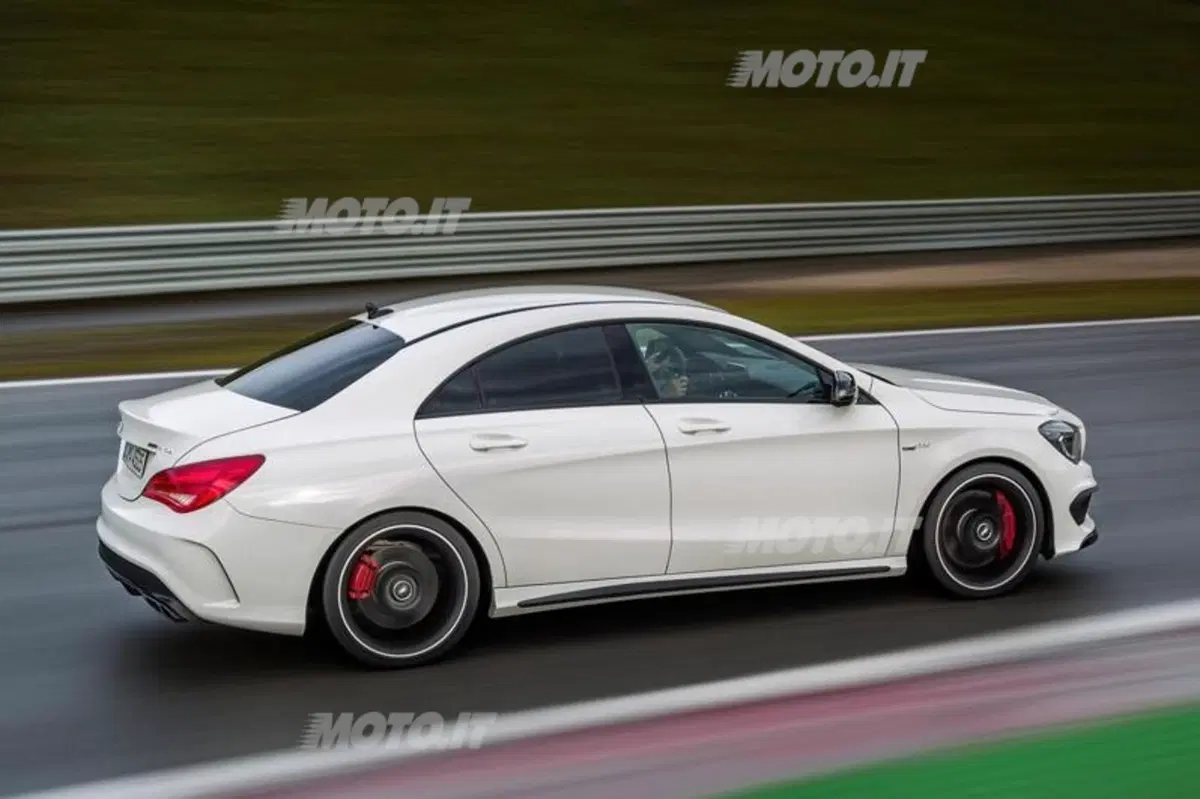 Mercedes CLA 45 AMG: tutti i dati ufficiali (14)