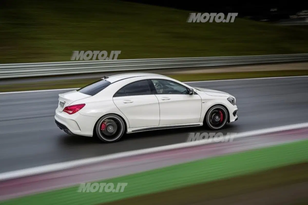 Mercedes CLA 45 AMG: tutti i dati ufficiali (20)