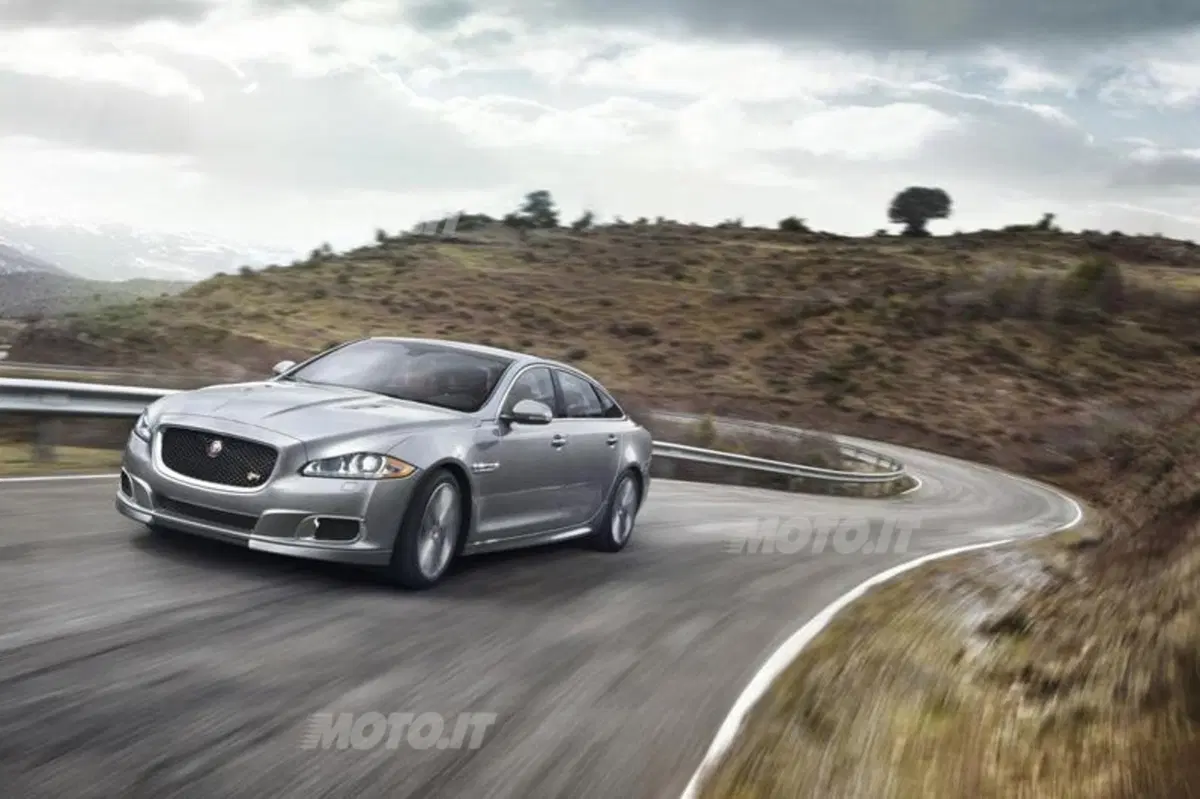 Jaguar XJR (5)