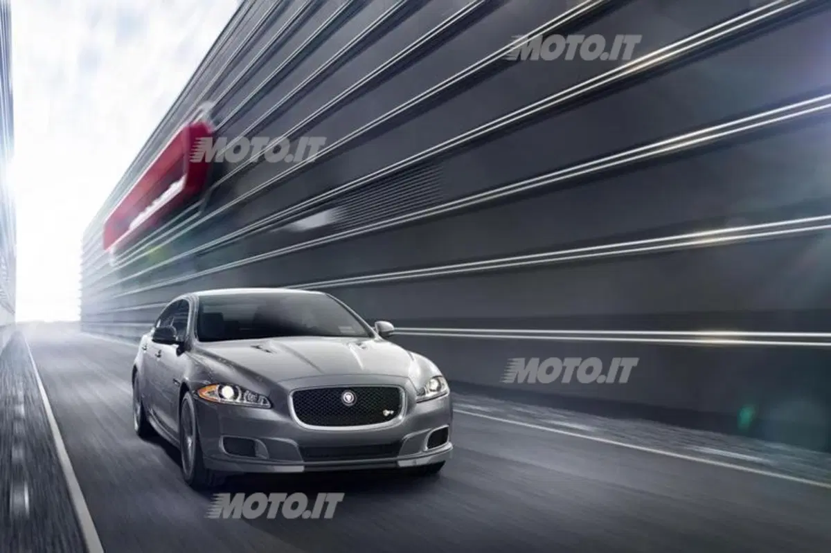 Jaguar XJR (8)
